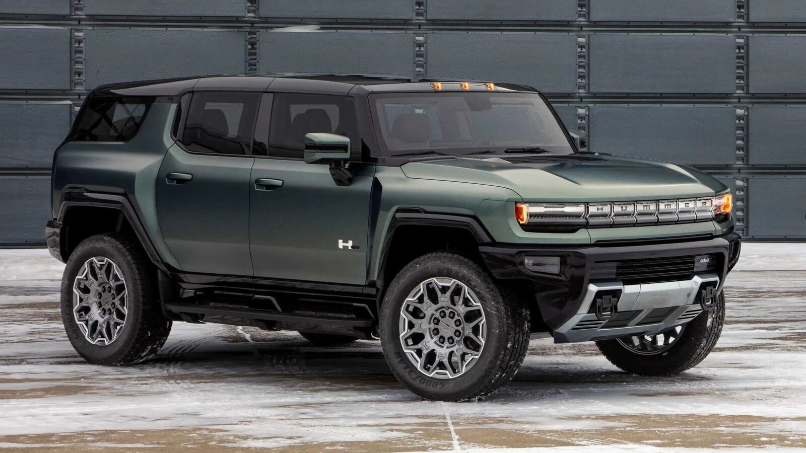 2024 gmc hummer ev suv - 1 banner image