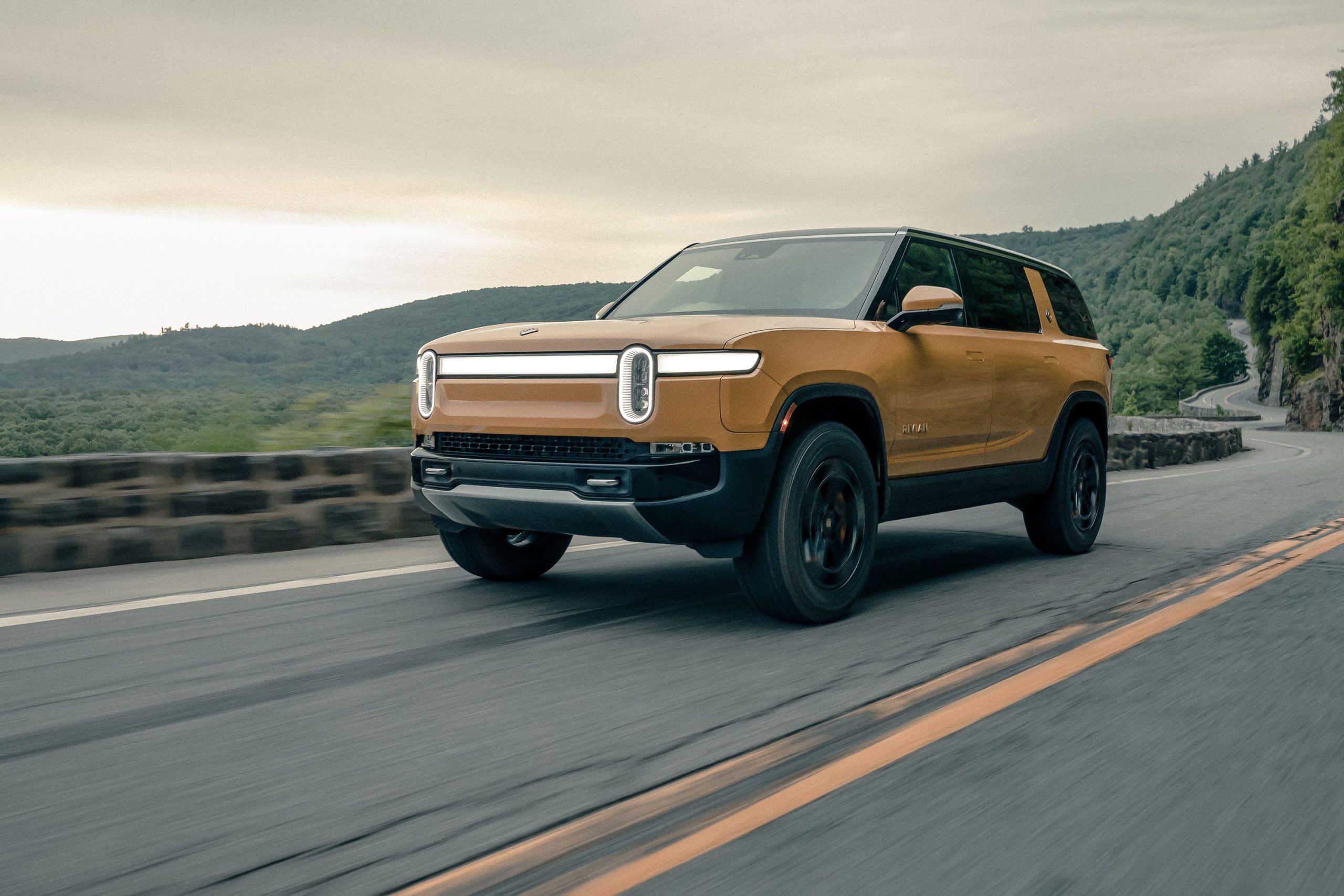 rivian r1s — 71 mpge - 1 banner image