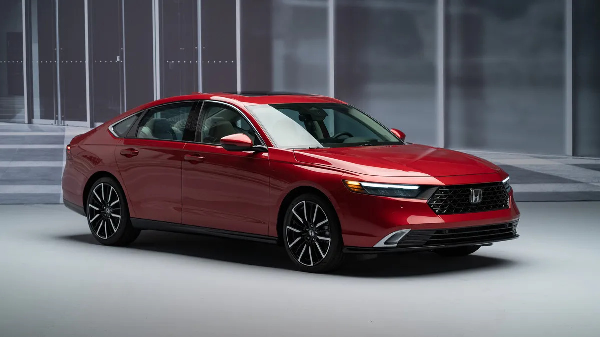 2023-Honda-Accord-4-banner-image